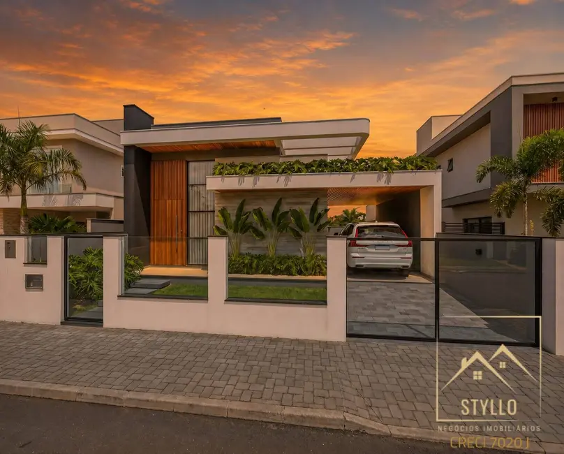 Foto 2 de Casa com 3 quartos à venda, 113m2 em Forquilhas, Sao Jose - SC