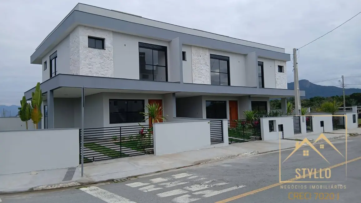 Sobrado com 3 quartos à venda, 163m2 em Sertão do Maruim, Sao Jose - SC - imagem 3 Foto 3 de Sobrado com 3 quartos à venda, 163m2 em Sertão do Maruim, Sao Jose - SC