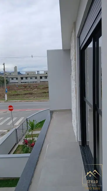 Sobrado com 3 quartos à venda, 163m2 em Sertão do Maruim, Sao Jose - SC - imagem 9 Foto 9 de Sobrado com 3 quartos à venda, 163m2 em Sertão do Maruim, Sao Jose - SC
