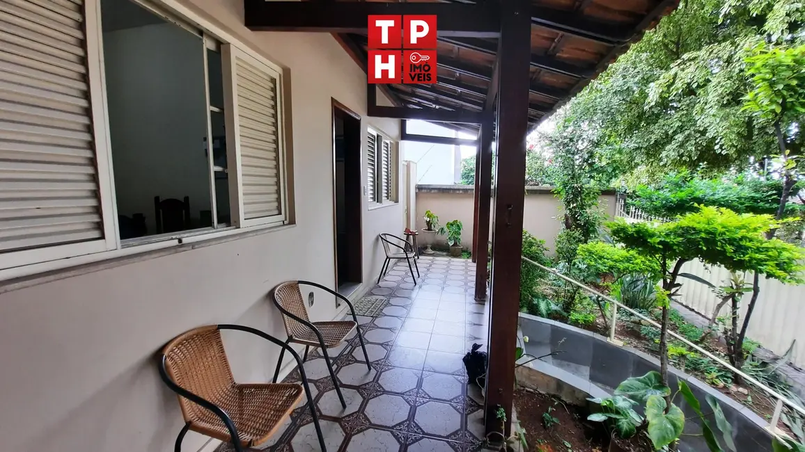 Foto 2 de Casa com 3 quartos à venda, 236m2 em Barreiro, Belo Horizonte - MG