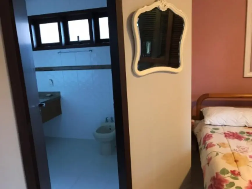 Casa de Condomínio com 3 quartos à venda, 220m2 em Enseada, Guaruja - SP - imagem 6 Foto 6 de Casa de Condomínio com 3 quartos à venda, 220m2 em Enseada, Guaruja - SP