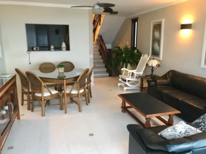 Casa de Condomínio com 3 quartos à venda, 220m2 em Enseada, Guaruja - SP - imagem 9 Foto 9 de Casa de Condomínio com 3 quartos à venda, 220m2 em Enseada, Guaruja - SP