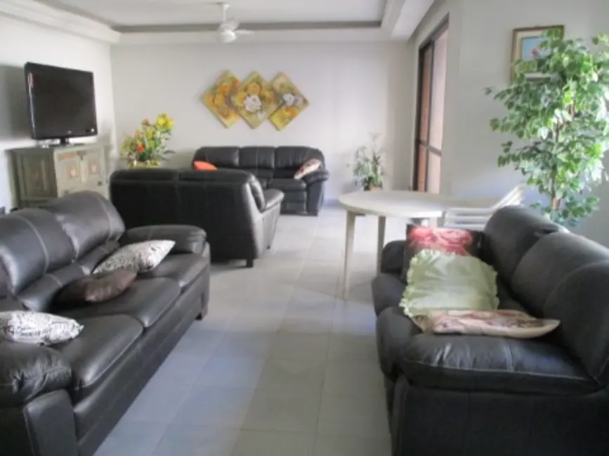 Foto 1 de Apartamento com 4 quartos para alugar, 180m2 em Guaruja - SP