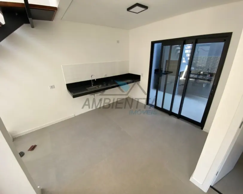 Foto 3 de Sobrado com 2 quartos à venda, 82m2 em Cidade Jardim, Caraguatatuba - SP