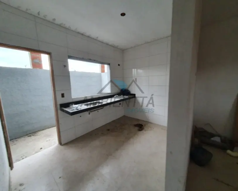 Sobrado com 2 quartos à venda, 94m2 em Balneário dos Golfinhos, Caraguatatuba - SP - imagem 3 Foto 3 de Sobrado com 2 quartos à venda, 94m2 em Balneário dos Golfinhos, Caraguatatuba - SP