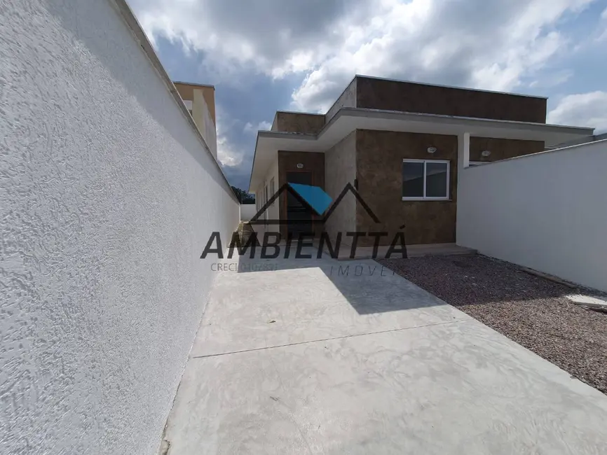 Foto 2 de Casa com 3 quartos à venda, 75m2 em Caraguatatuba - SP