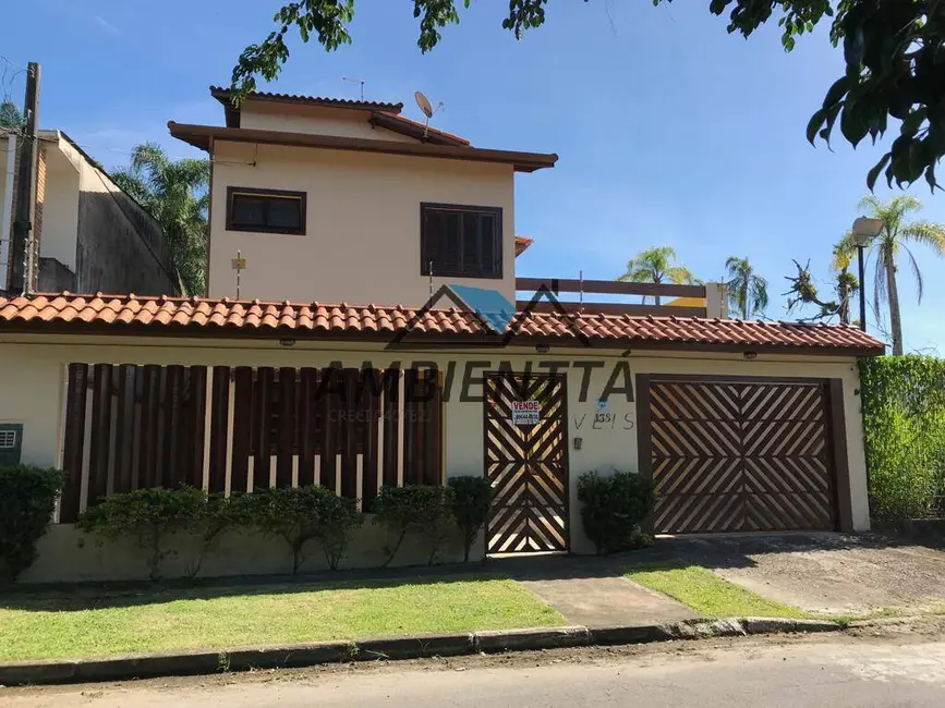 Foto 1 de Sobrado com 3 quartos à venda, 249m2 em Jardim Britânia, Caraguatatuba - SP