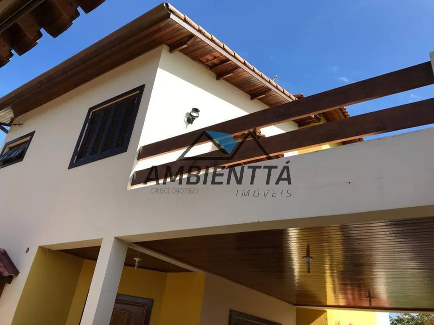 Sobrado com 3 quartos à venda, 249m2 em Jardim Britânia, Caraguatatuba - SP - imagem 9 Foto 9 de Sobrado com 3 quartos à venda, 249m2 em Jardim Britânia, Caraguatatuba - SP