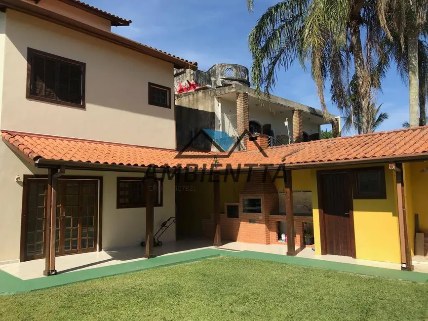 Foto 6 de Sobrado com 3 quartos à venda, 249m2 em Jardim Britânia, Caraguatatuba - SP