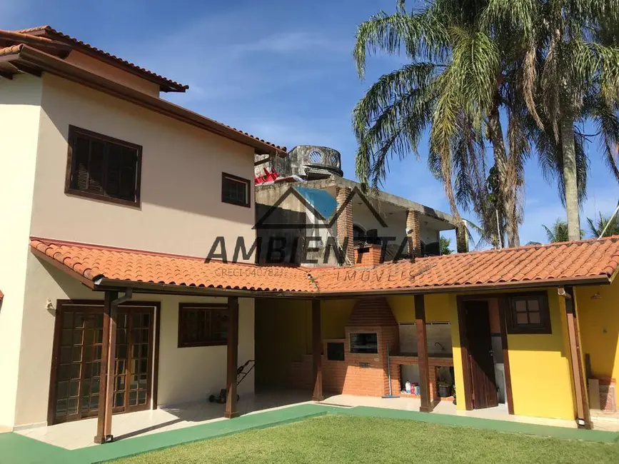 Foto 3 de Sobrado com 3 quartos à venda, 249m2 em Jardim Britânia, Caraguatatuba - SP