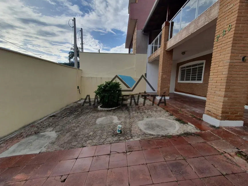 Foto 2 de Sobrado com 5 quartos à venda, 232m2 em Centro, Caraguatatuba - SP