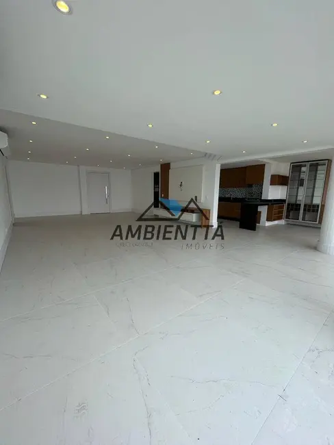 Foto 7 de Apartamento com 4 quartos à venda em Centro, Caraguatatuba - SP