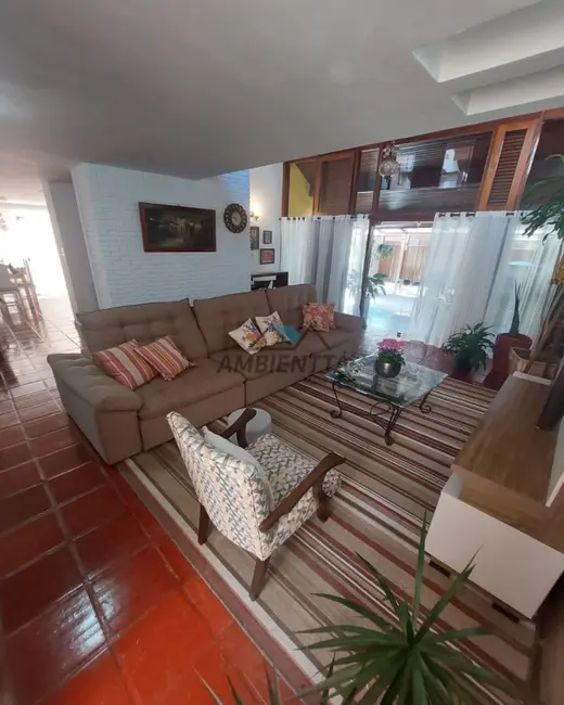 Sobrado com 4 quartos à venda, 320m2 em Indaiá, Caraguatatuba - SP - imagem 4 Foto 4 de Sobrado com 4 quartos à venda, 320m2 em Indaiá, Caraguatatuba - SP