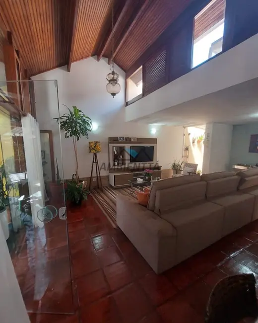 Sobrado com 4 quartos à venda, 320m2 em Indaiá, Caraguatatuba - SP - imagem 3 Foto 3 de Sobrado com 4 quartos à venda, 320m2 em Indaiá, Caraguatatuba - SP