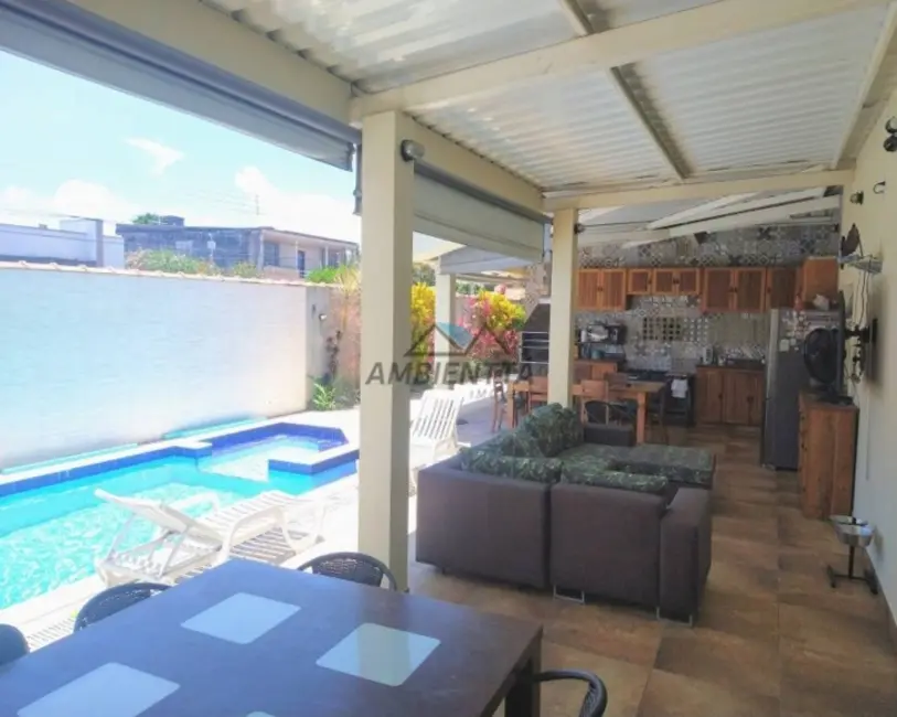 Foto 1 de Sobrado com 6 quartos à venda, 300m2 em Praia das Palmeiras, Caraguatatuba - SP