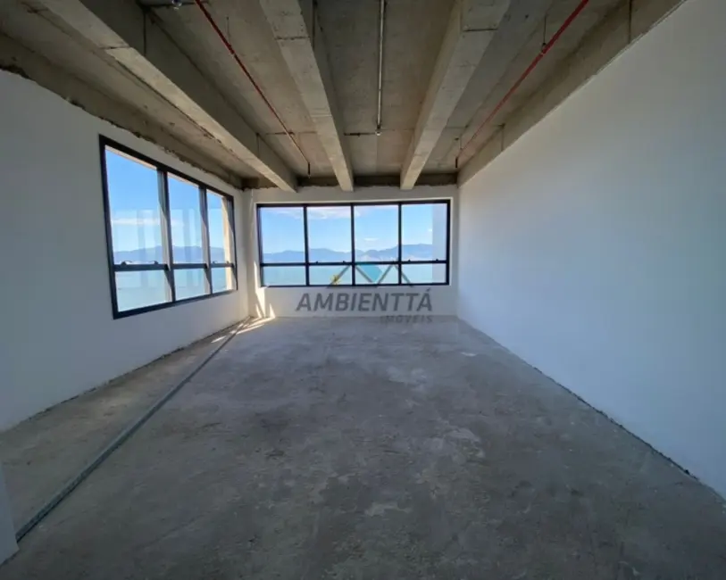 Foto 4 de Sala Comercial para alugar, 42m2 em Centro, Caraguatatuba - SP