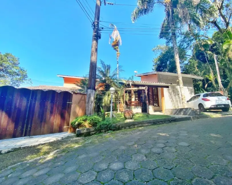 Foto 3 de Sobrado com 6 quartos à venda, 380m2 em Ubatuba - SP