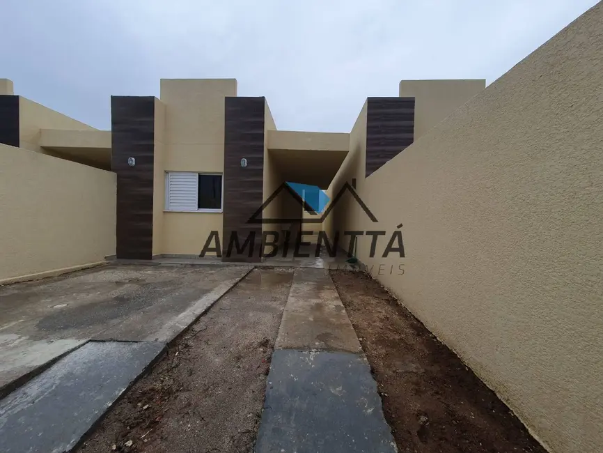 Foto 1 de Casa com 2 quartos à venda em Balneário dos Golfinhos, Caraguatatuba - SP