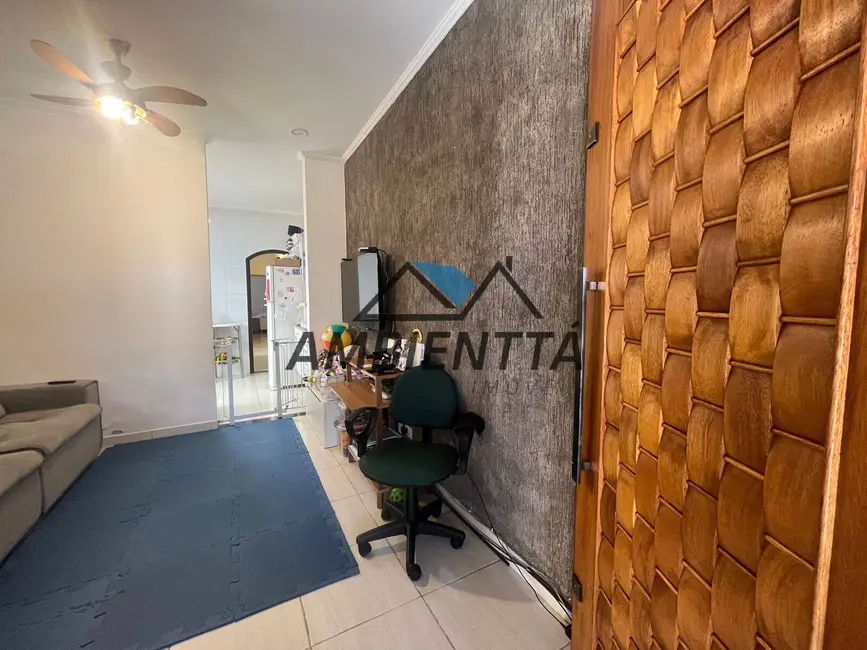 Foto 2 de Casa com 2 quartos à venda, 60m2 em Jardim Jaqueira, Caraguatatuba - SP