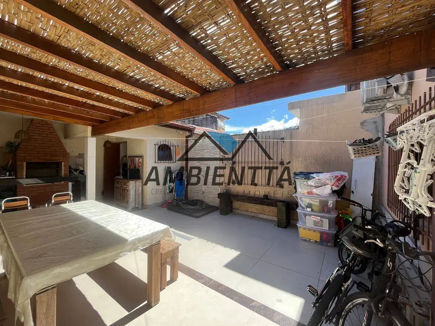 Foto 1 de Casa com 2 quartos à venda, 60m2 em Jardim Jaqueira, Caraguatatuba - SP