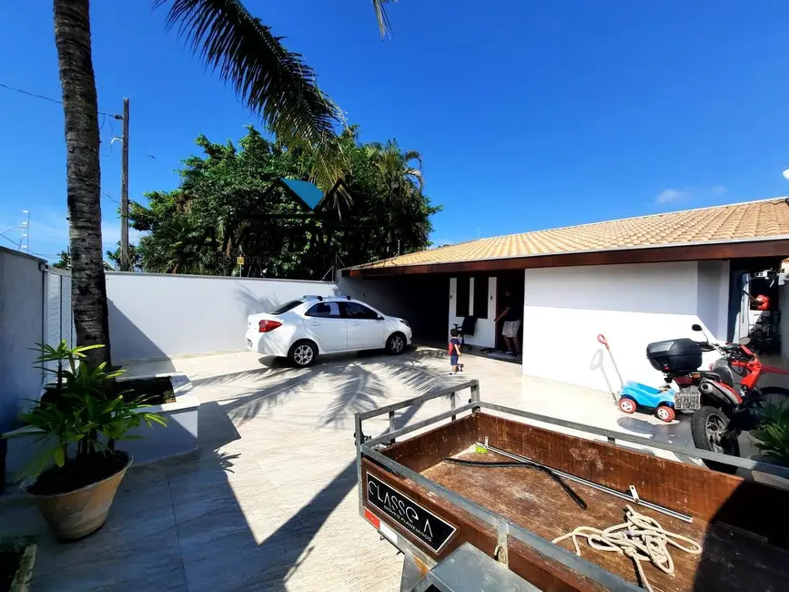 Foto 3 de Casa com 3 quartos à venda, 250m2 em Balneário Califórnia, Caraguatatuba - SP