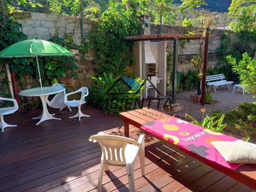 Foto 4 de Casa com 2 quartos para alugar, 132m2 em Centro, Caraguatatuba - SP