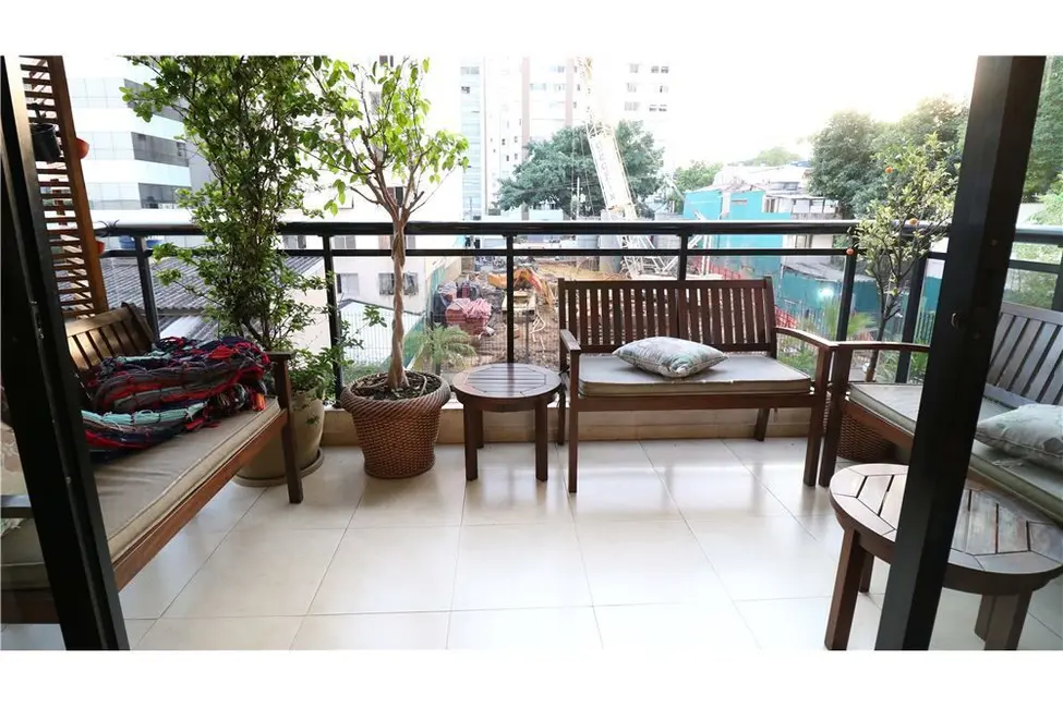 Apartamento com 3 quartos à venda, 141m2 em Pinheiros, São Paulo - SP - imagem 4 Foto 4 de Apartamento com 3 quartos à venda, 141m2 em Pinheiros, São Paulo - SP