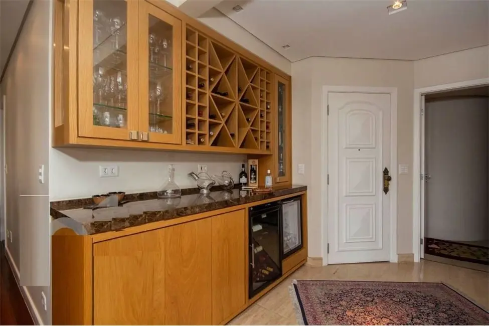 Apartamento com 4 quartos à venda, 200m2 em Moema, São Paulo - SP - imagem 8 Foto 8 de Apartamento com 4 quartos à venda, 200m2 em Moema, São Paulo - SP