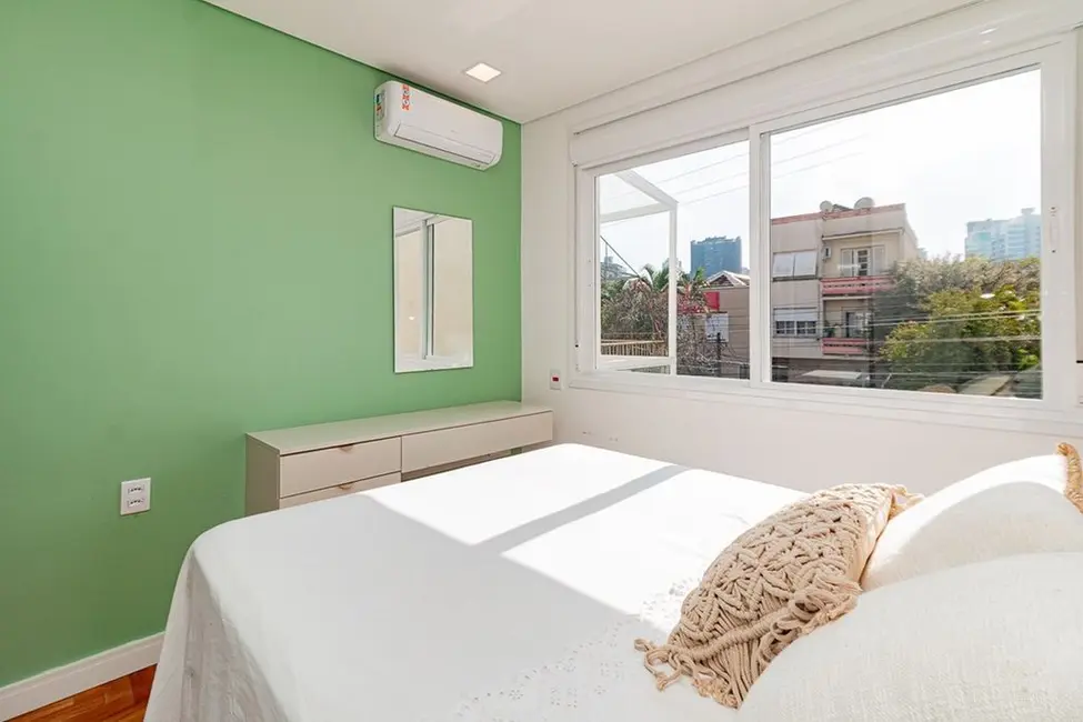 Foto 7 de Apartamento com 3 quartos à venda, 73m2 em Rio Branco, Porto Alegre - RS