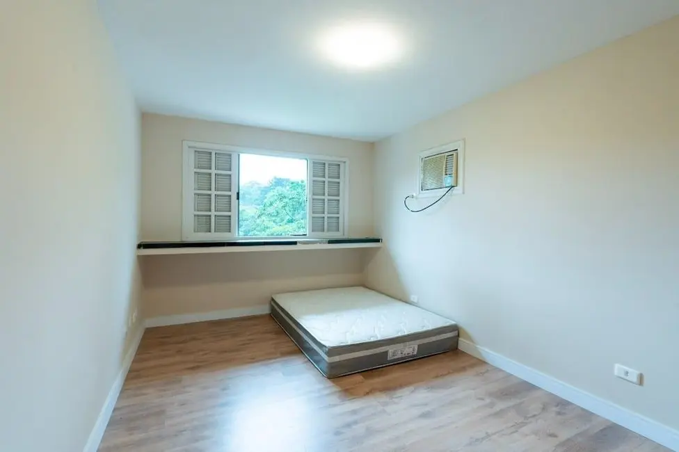 Casa de Condomínio com 5 quartos à venda, 380m2 em Granja Viana, Cotia - SP - imagem 3 Foto 3 de Casa de Condomínio com 5 quartos à venda, 380m2 em Granja Viana, Cotia - SP