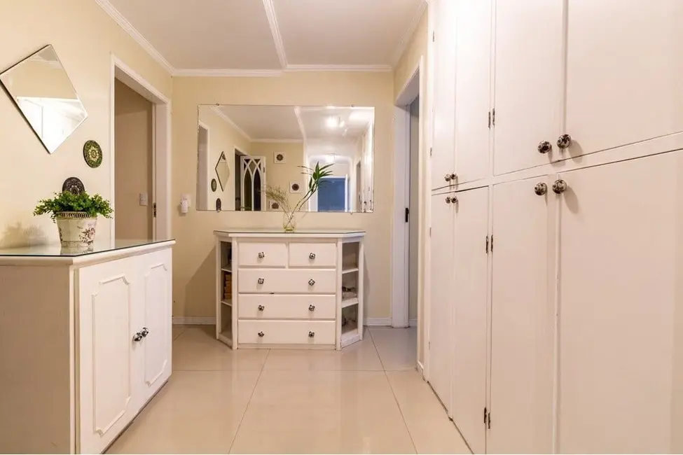 Apartamento com 3 quartos à venda, 141m2 em Sumaré, São Paulo - SP - imagem 9 Foto 9 de Apartamento com 3 quartos à venda, 141m2 em Sumaré, São Paulo - SP