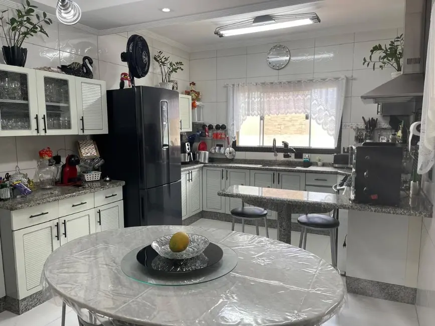 Sobrado com 3 quartos à venda, 125m2 em Jardim Santa Cecília, Guarulhos - SP - imagem 9 Foto 9 de Sobrado com 3 quartos à venda, 125m2 em Jardim Santa Cecília, Guarulhos - SP