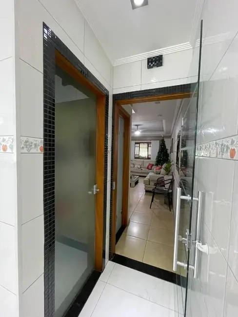 Sobrado com 3 quartos à venda, 125m2 em Jardim Santa Cecília, Guarulhos - SP - imagem 6 Foto 6 de Sobrado com 3 quartos à venda, 125m2 em Jardim Santa Cecília, Guarulhos - SP