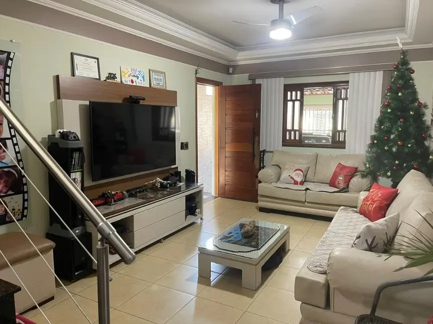 Sobrado com 3 quartos à venda, 125m2 em Jardim Santa Cecília, Guarulhos - SP - imagem 2 Foto 2 de Sobrado com 3 quartos à venda, 125m2 em Jardim Santa Cecília, Guarulhos - SP