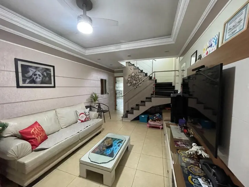 Sobrado com 3 quartos à venda, 125m2 em Jardim Santa Cecília, Guarulhos - SP - imagem 4 Foto 4 de Sobrado com 3 quartos à venda, 125m2 em Jardim Santa Cecília, Guarulhos - SP