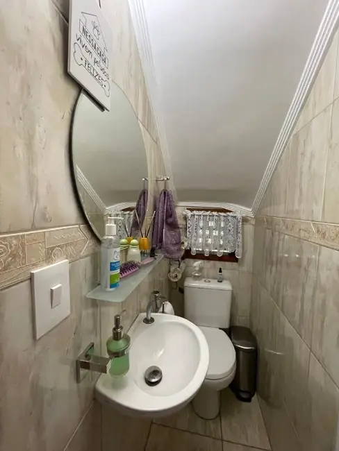 Sobrado com 3 quartos à venda, 125m2 em Jardim Santa Cecília, Guarulhos - SP - imagem 5 Foto 5 de Sobrado com 3 quartos à venda, 125m2 em Jardim Santa Cecília, Guarulhos - SP