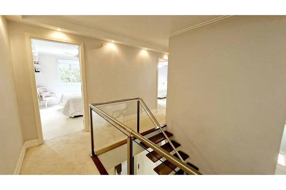 Foto 4 de Casa de Condomínio com 3 quartos à venda, 295m2 em Caxingui, São Paulo - SP