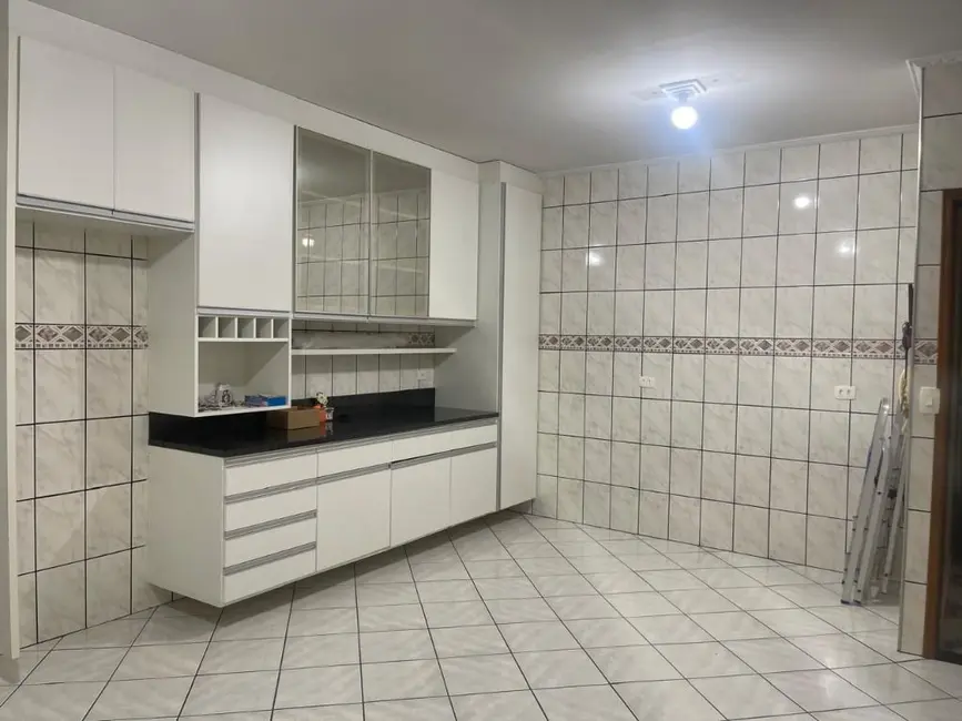 Sobrado com 3 quartos à venda, 234m2 em Vila Augusta, Guarulhos - SP - imagem 3 Foto 3 de Sobrado com 3 quartos à venda, 234m2 em Vila Augusta, Guarulhos - SP