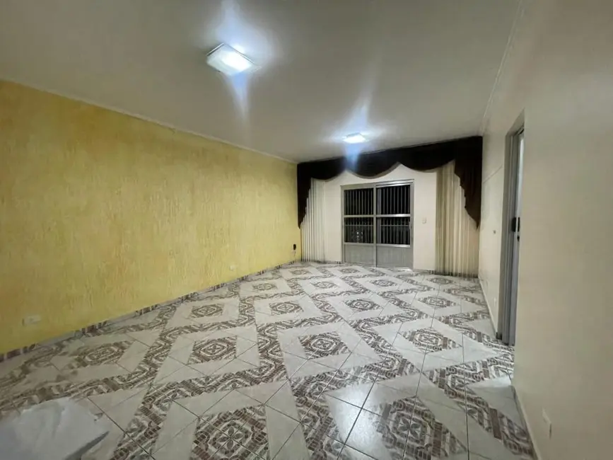 Sobrado com 3 quartos à venda, 234m2 em Vila Augusta, Guarulhos - SP - imagem 5 Foto 5 de Sobrado com 3 quartos à venda, 234m2 em Vila Augusta, Guarulhos - SP