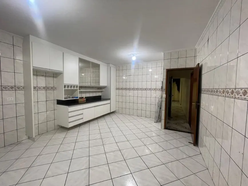 Sobrado com 3 quartos à venda, 234m2 em Vila Augusta, Guarulhos - SP - imagem 4 Foto 4 de Sobrado com 3 quartos à venda, 234m2 em Vila Augusta, Guarulhos - SP