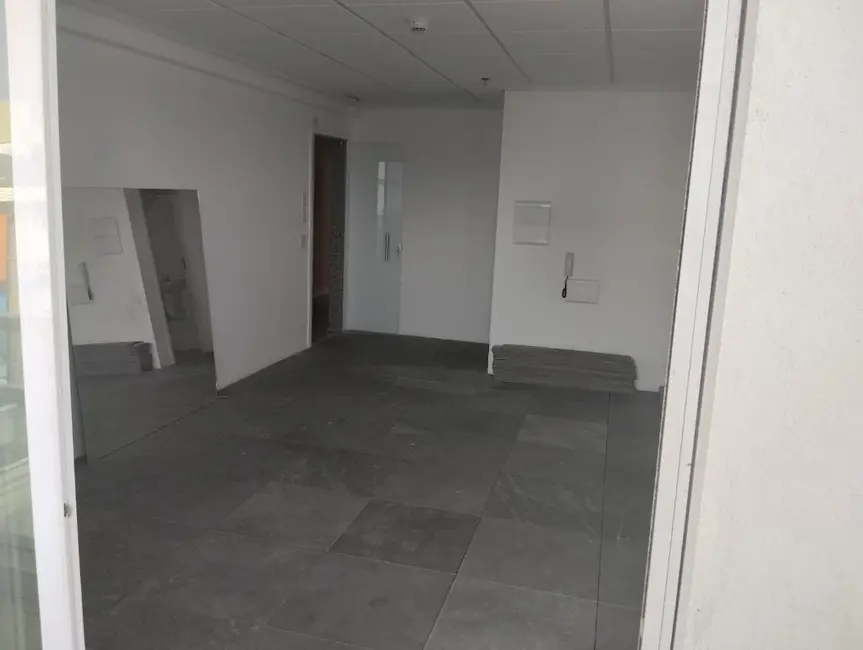 Sala Comercial para alugar, 30m2 em Centro, Guarulhos - SP - imagem 1 Foto 1 de Sala Comercial para alugar, 30m2 em Centro, Guarulhos - SP