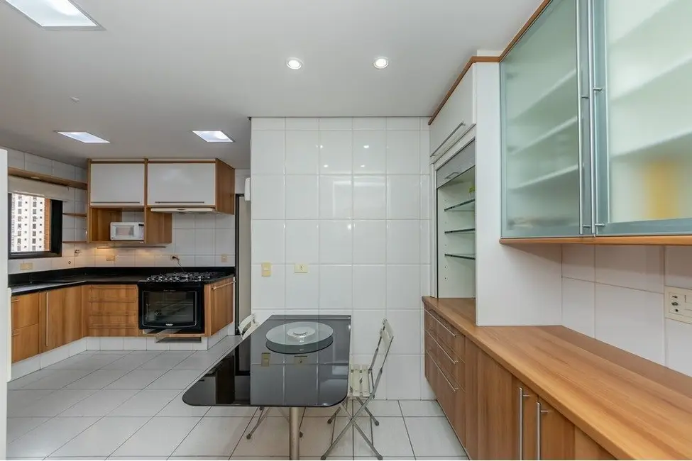 Apartamento com 4 quartos à venda, 247m2 em Vila Suzana, São Paulo - SP - imagem 8 Foto 8 de Apartamento com 4 quartos à venda, 247m2 em Vila Suzana, São Paulo - SP