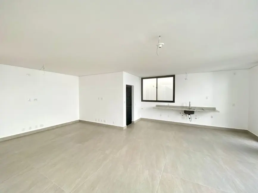 Foto 2 de Casa com 4 quartos à venda, 353m2 em Jardim Prudência, São Paulo - SP