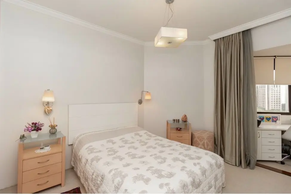 Apartamento com 3 quartos à venda, 112m2 em Moema, São Paulo - SP - imagem 4 Foto 4 de Apartamento com 3 quartos à venda, 112m2 em Moema, São Paulo - SP