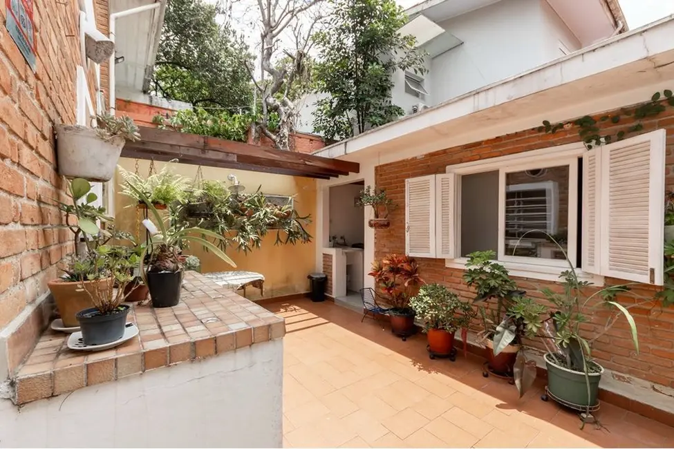 Foto 2 de Casa de Condomínio com 3 quartos à venda, 162m2 em Jardim Petrópolis, São Paulo - SP