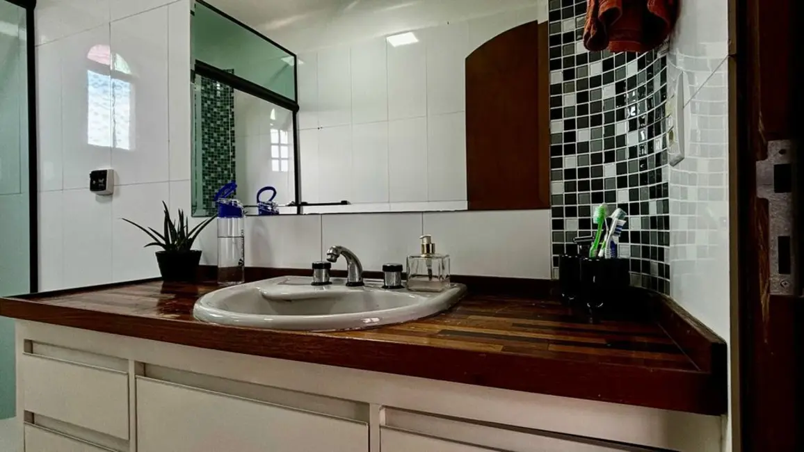 Foto 3 de Casa de Condomínio com 3 quartos à venda, 250m2 em Jardim Planalto, Carapicuiba - SP