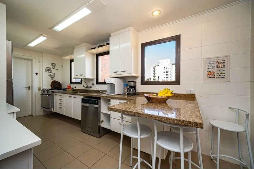 Foto 2 de Apartamento com 4 quartos à venda, 213m2 em Vila Suzana, São Paulo - SP