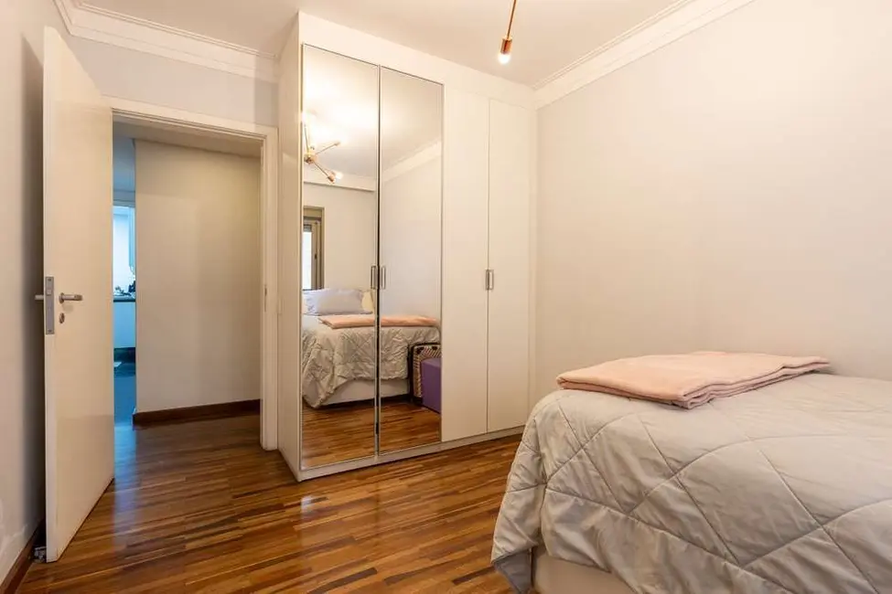 Apartamento com 3 quartos à venda, 193m2 em Moema, São Paulo - SP - imagem 3 Foto 3 de Apartamento com 3 quartos à venda, 193m2 em Moema, São Paulo - SP