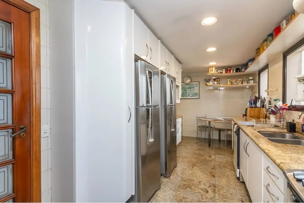 Apartamento com 3 quartos à venda, 213m2 em Vila Suzana, São Paulo - SP - imagem 8 Foto 8 de Apartamento com 3 quartos à venda, 213m2 em Vila Suzana, São Paulo - SP
