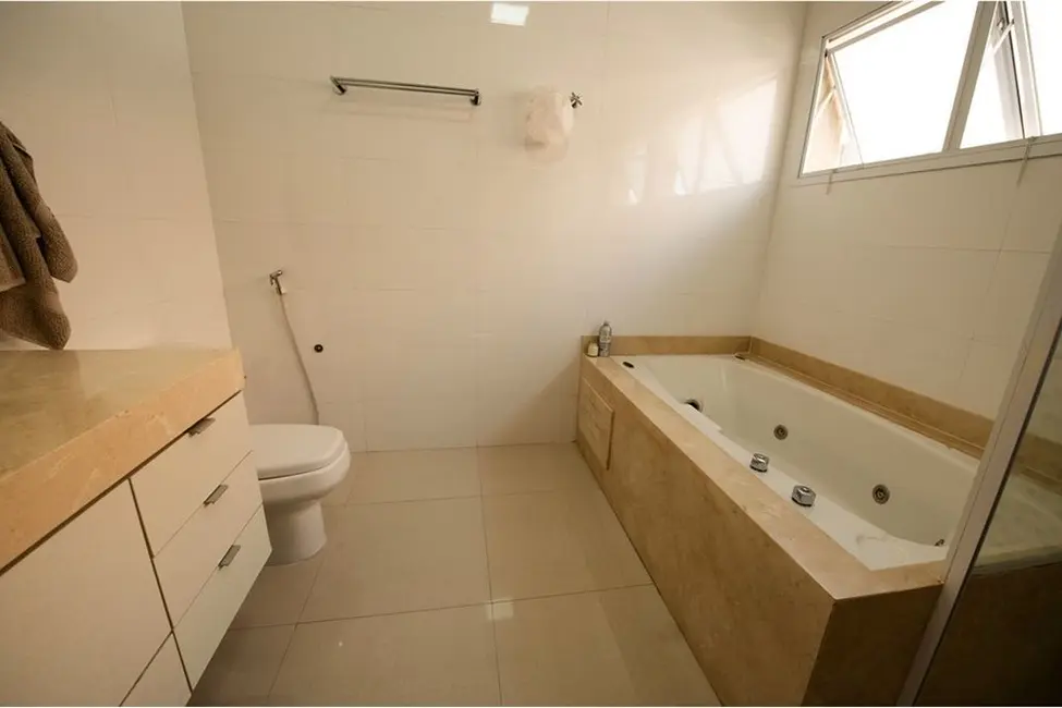 Foto 6 de Casa de Condomínio com 3 quartos à venda, 325m2 em Jardim do Golf I, Jandira - SP